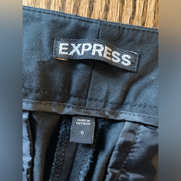 Express size 6 black dress shorts with white stripe on the side - Picture 2 of 4